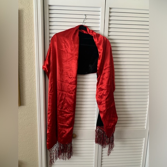 Valerie Stevens Black Velvet Red Silk Shawl/Wrap - Picture 7 of 8